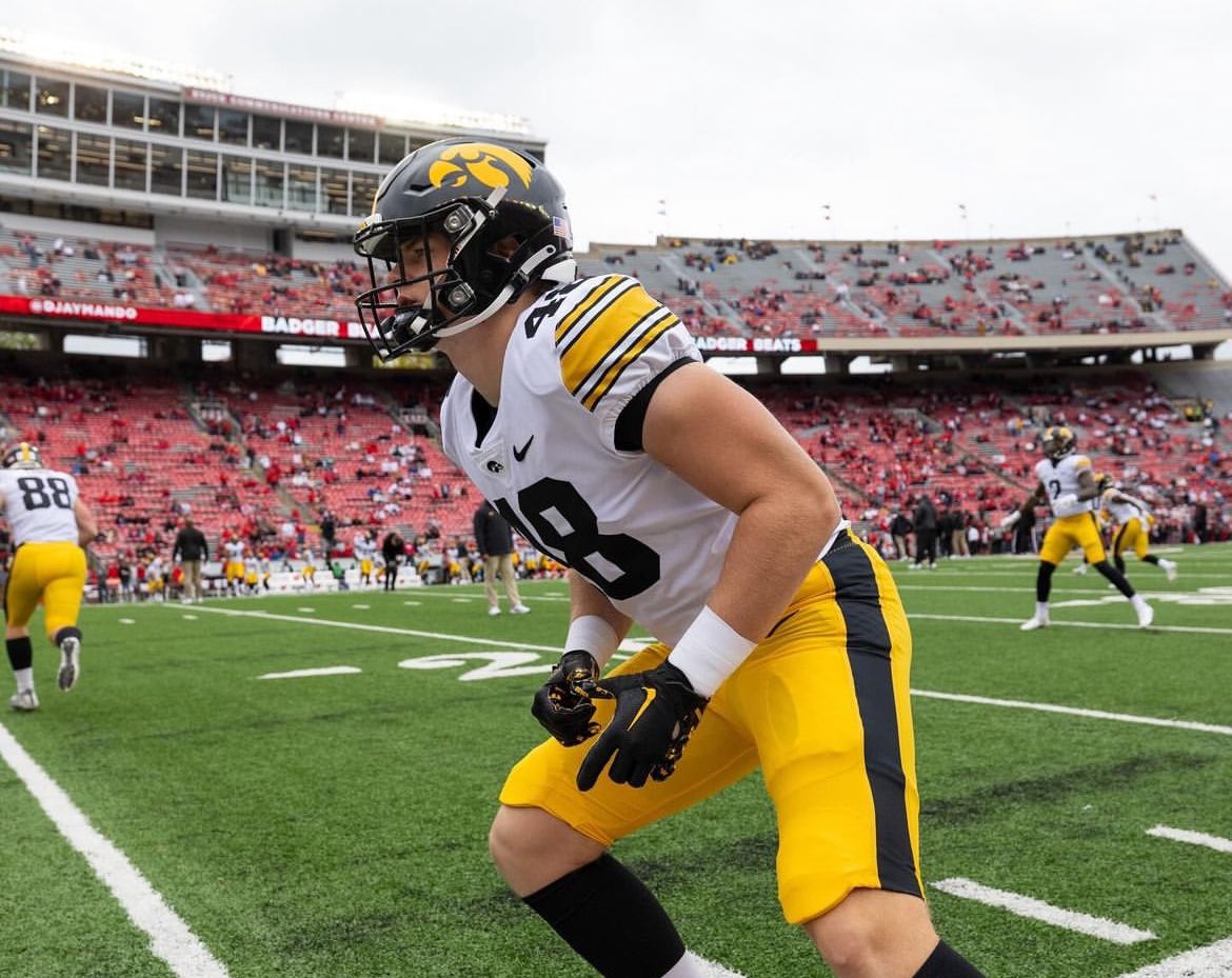 Blessed to receive an offer from the University of Iowa!!!! 🦅🖤💛@Abdul_Hodge @TheIowaHawkeyes @CoachAdamCruz1 @adamgorney @AllenTrieu @SLUHfootball @DemetricDWarren @IamClint_C @SeanW_Rivals @ZOrtwerth