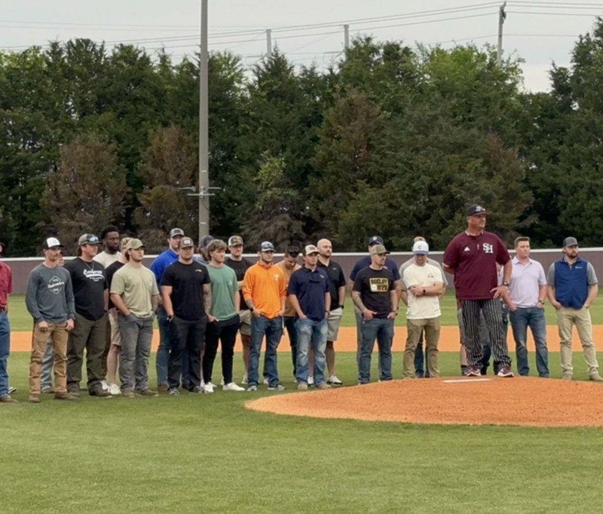 ⚾️With two dozen former players behind him, veteran @SHillbaseball coach @PLamm36 gets set to throw out the first pitch before Thursday’s game vs @LawCoWildcats … Updates ahead; coverage later at MainStreetMaury.com …