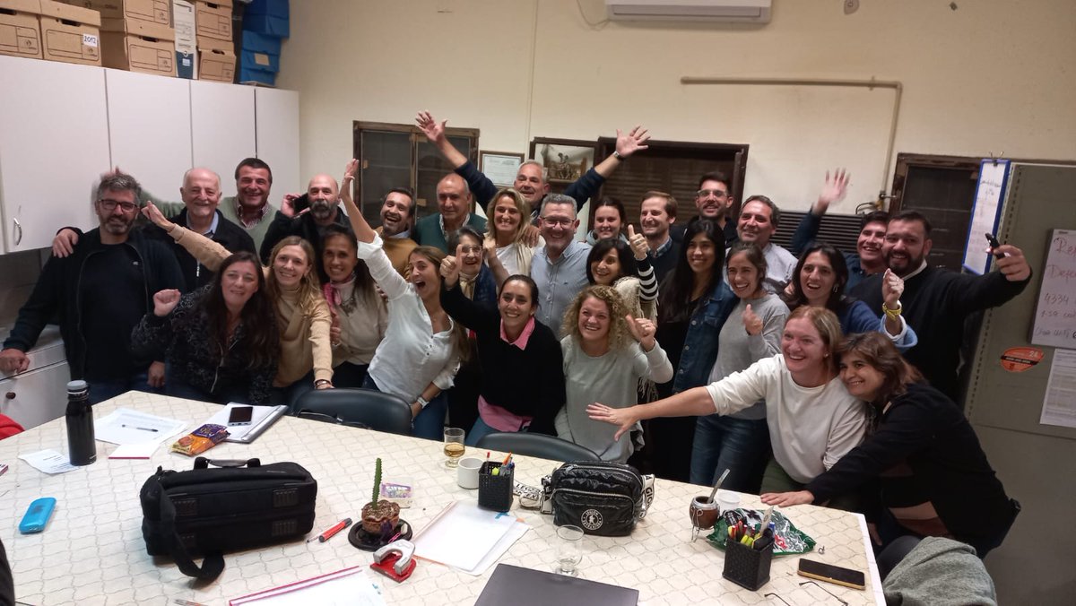 DiarioPuntal's tweet photo. 🔵 #Elecciones en la #UNRC: Rosendo #Liboa fue electo como #decano de la Facultad de #Agronomía y Veterinaria.
Ganó en segunda vuelta con el 51.49 por ciento de los votos, frente al 46.82 por ciento que obtuvo su rival electoral y actual decana, Carmen #Cholaky. https://t.co/lnils1wqar