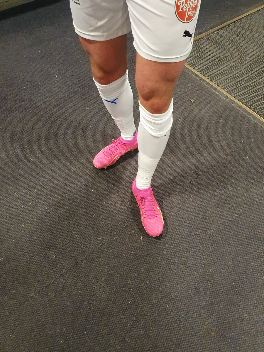 joaCmo's tweet photo. Glemte rødt kort som ikke ble gitt, fotballstøvlerskskværesorte https://t.co/SamDBXj8MF