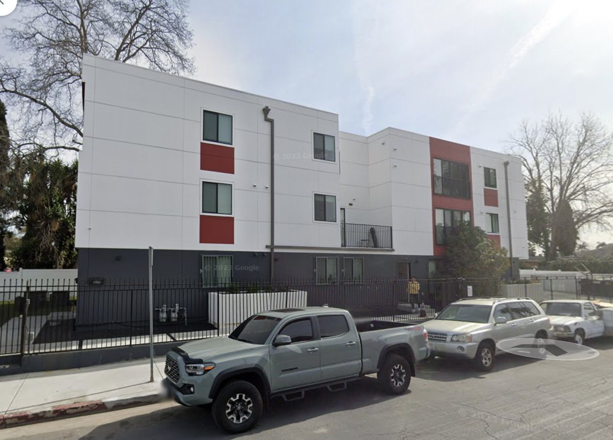 A new vernacular that's becoming increasingly popular in South LA: three stories, 4-8 units, little parking