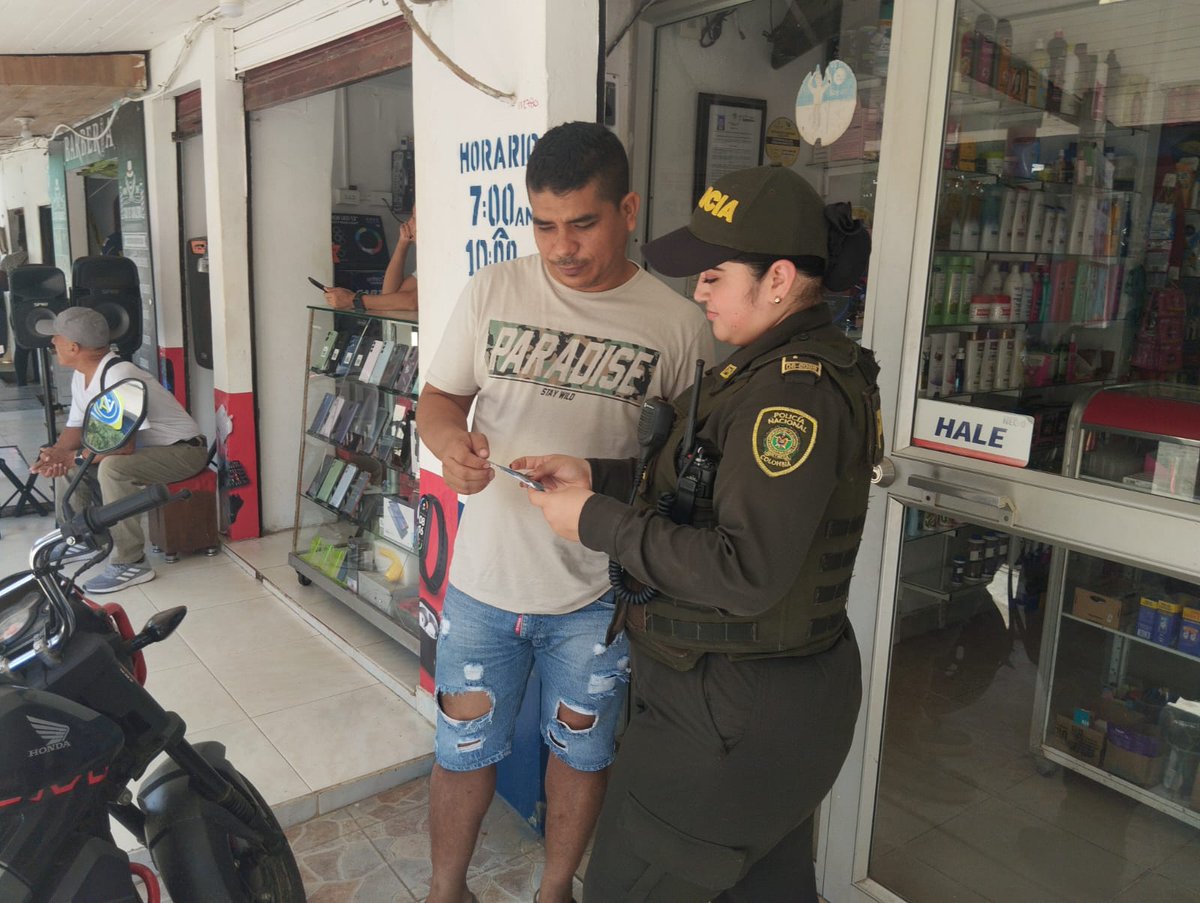 Policiantioquia's tweet photo. En el municipio de #Nechi, fortalecemos los programas de participación ciudadana y la red de participación cívica para prevenir la extorsión, el secuestro y otros delitos. Juntos construimos un entorno más seguro. #TrinomioDeLaSeguridad https://t.co/YSUhU9nBQs