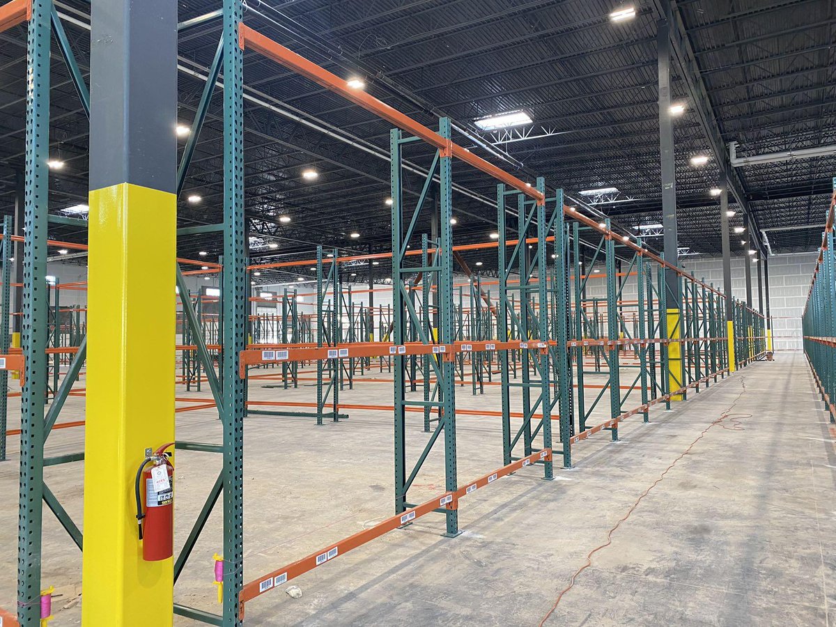 Experience our premier facility at Salt Lake City, featuring on-demand warehouse space, space parking, and private workspaces. If you're nearby, stop by and check out our comprehensive solutions for your business needs! #Cubework #WarehouseProvider #CommercialParking #OfficeSpace