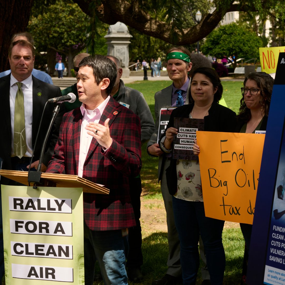 🙏 Thank you @SenDaveMin, @AsmFriedmanCA, @AsmRickZbur, and @AsmConnolly for your climate leadership at yesterday's #InvestInCleanAir rally in Sacramento!  Together, we'll end fossil fuel subsidies and protect California's climate budget to save lives.