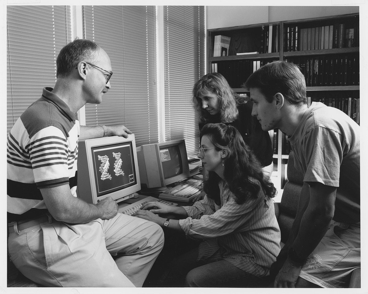 Happy #WorldDNADay! 🧬 #TB to the early 90s with a photo of Prof. Dale Boger and his team studying a computer-generated model of a DNA helix.