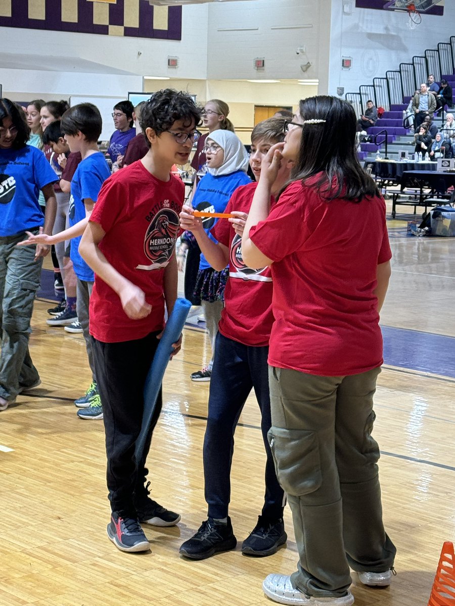 debbienotdeb's tweet photo. HMS Hawks are here for Battle of the books! Cross county celebration of reading with 14 middle schools! https://t.co/aOah2mBRvV