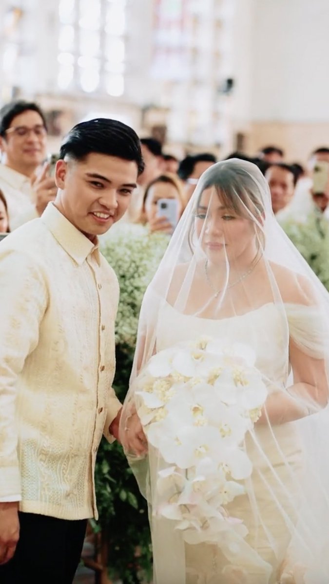 'SHE FINALLY FOUND HER HAPPY ENDING' 💍 LOOK: OPM singer Angeline Quinto finally ties the knot with her non-showbiz boyfriend, Nonrev Daquina, on Thursday, April 25 at Quiapo Church in Manila. | 📷: Dave Sandoval/Tiktok READ MORE: inqnews.net/pKR2t5