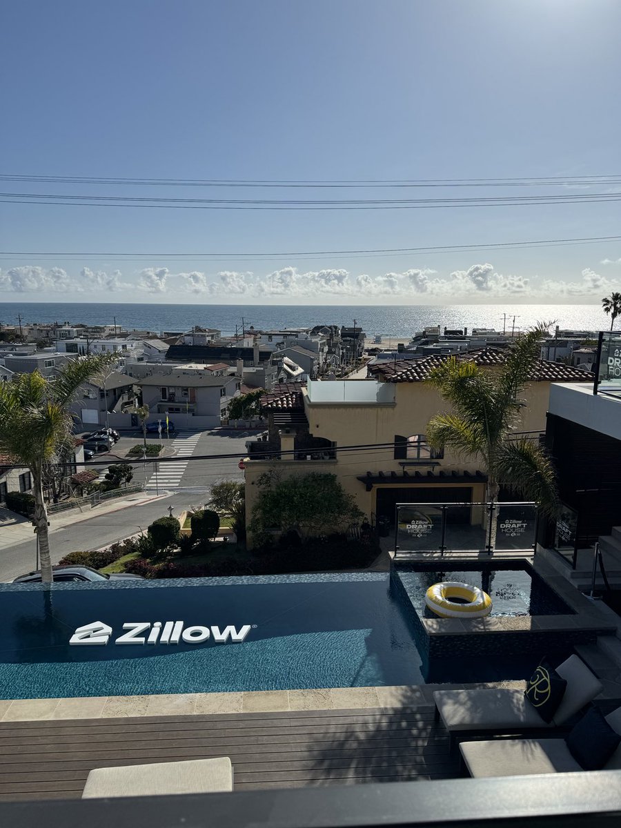 Always do our best thinking with a view…think ⁦⁦@zillow⁩ Draft House this year is our best yet, worthy of a first, or maybe a 2nd, rounder