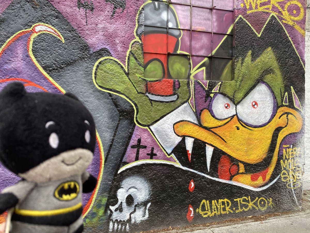 IsraelSamanoBat's tweet photo. Nanananananananana … Batman 🦇
Rodando ando 🚴♀️
Donde está Batman?🦇
Conoces el lugar?🦇
#BatmanYPatula 🦇🦇
#GaleríasCallejeras🏙
#ArteUrbano 🎨
#BatmanBike
#BatmanAventuras
#BatmanRules
#BatmanTeam
#PasiónBike
#SoyUnHijoDeLaNoche
#LaMafíaDelPedal https://t.co/tTFvowPdMe