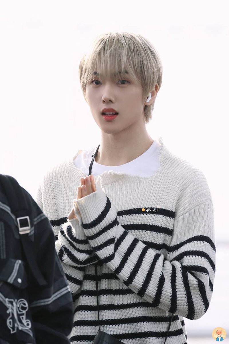 asteroids! jisung is so unreal.. 🫠