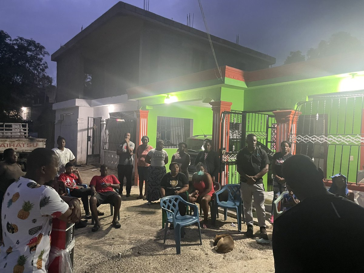 En una visita que le hice a la comunidad de Mata San Juan la semana pasada, me solicitaron una bomba sumergible que le hacía falta para el beneficio de esta comunidad. Y como lo prometido es deuda, hoy pagamos el compromiso que hicimos. <a href="/FPcomunica/">@Fuerza del Pueblo (FP)</a> #EnLaCasillaFPVota4