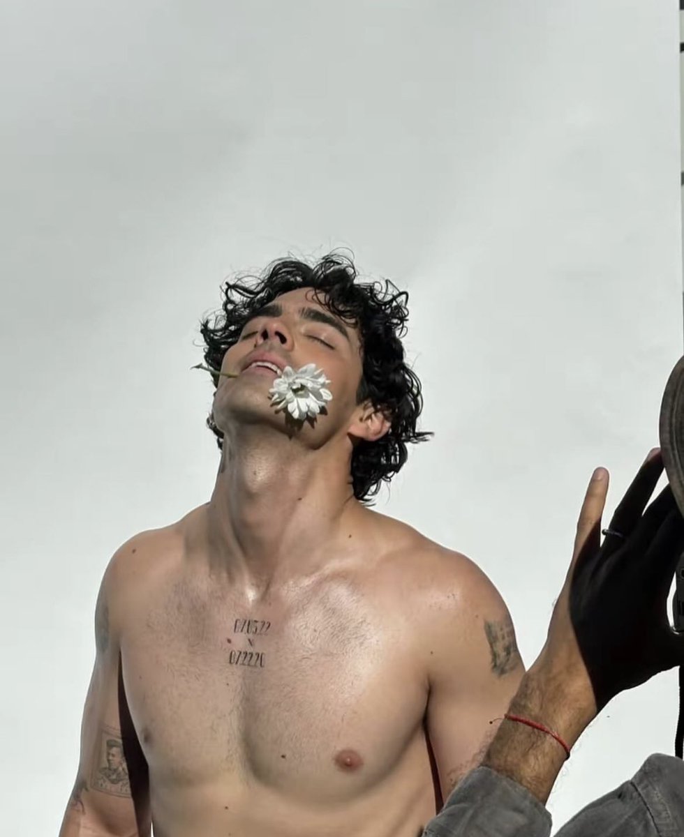 BABE WAKE UP NEW JOE JONAS SHIRTLESS PICTURE JUST DROPPED