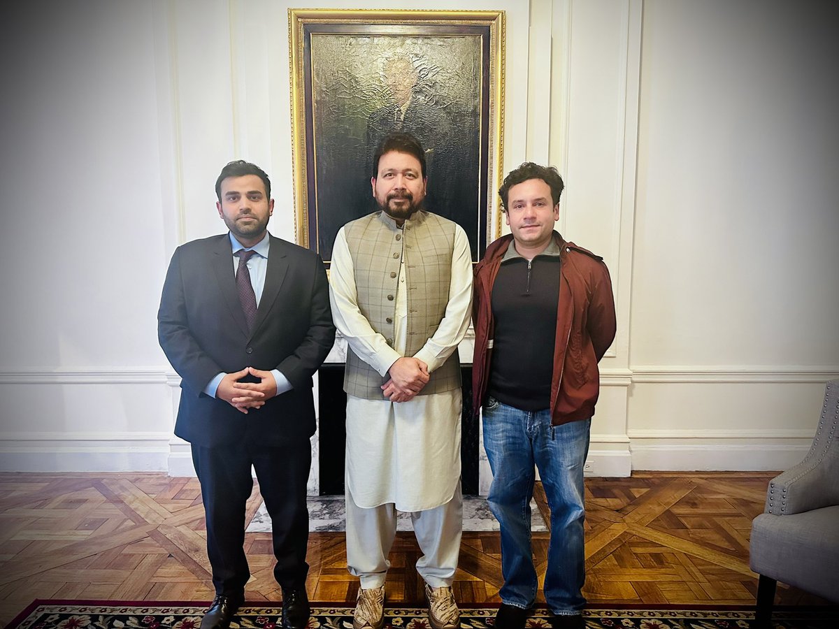 CG @atozai met with CEO & founder Lahore Litrary Festival (LLF) @razi_ahmed_. Discussed possibilites of collaboration to showcase 🇵🇰’s literature, history & culture in USA. CG also wished Razi Ahmad success for upcoming LLF event in New York on April 27th.