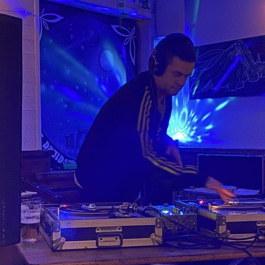 DeeJayFade's tweet photo. This Saturday I’ve been invited back to #Brighton to spin records at The Windmill alongside ColmDes, Will Class and also making her debut in Brighton… #DJMzMonique!!!

The needle drops 8pm… #Vinyl #DJs https://t.co/L9VwXB5f2H