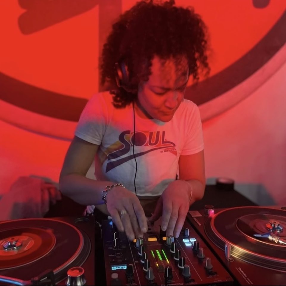 DeeJayFade's tweet photo. This Saturday I’ve been invited back to #Brighton to spin records at The Windmill alongside ColmDes, Will Class and also making her debut in Brighton… #DJMzMonique!!!

The needle drops 8pm… #Vinyl #DJs https://t.co/L9VwXB5f2H