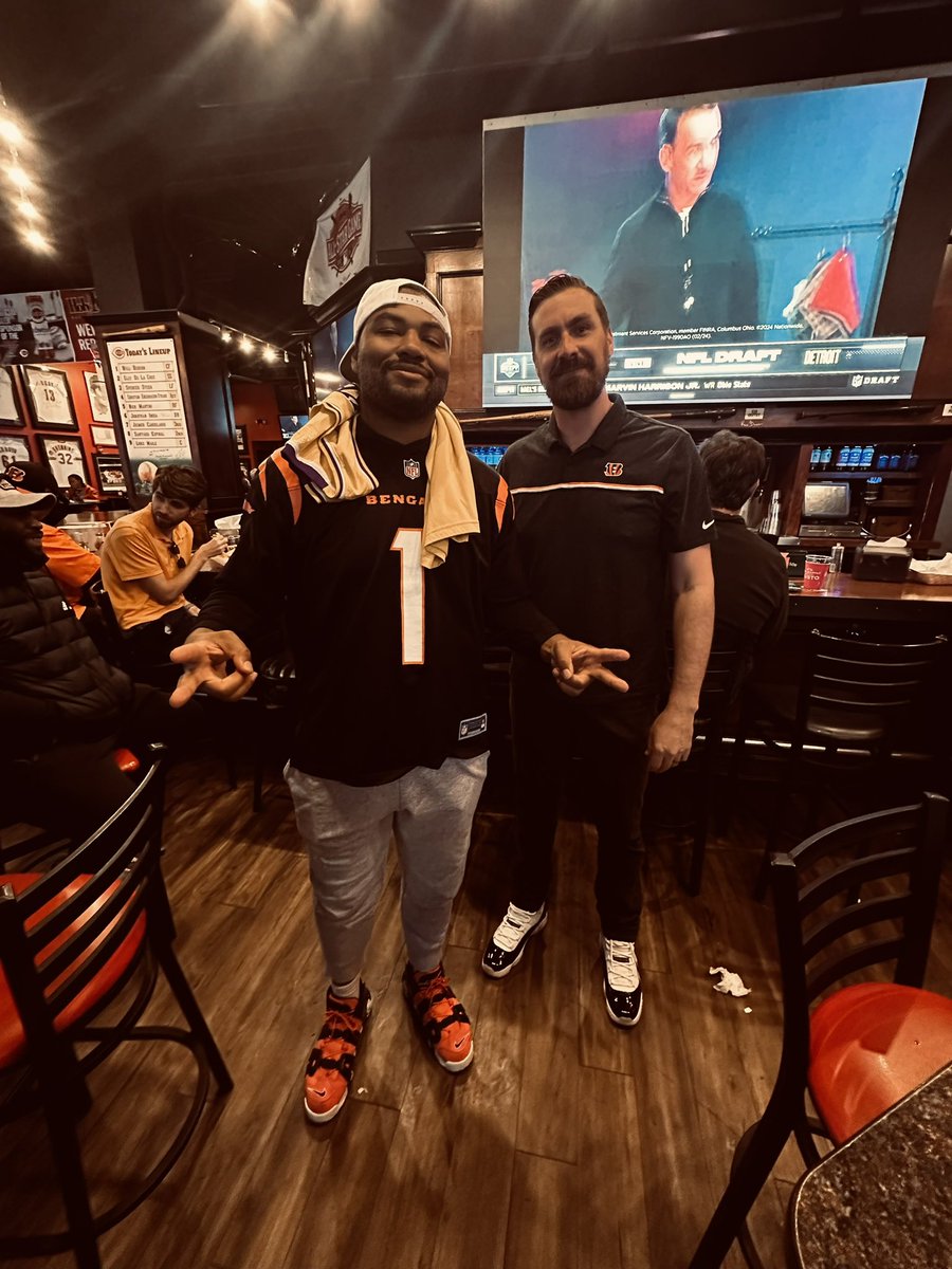 Starts are out tonight in Detroit.. and at the @holygrailbanks for our Draft Show on @700wlw … including WWE’s @AngeloDawkins