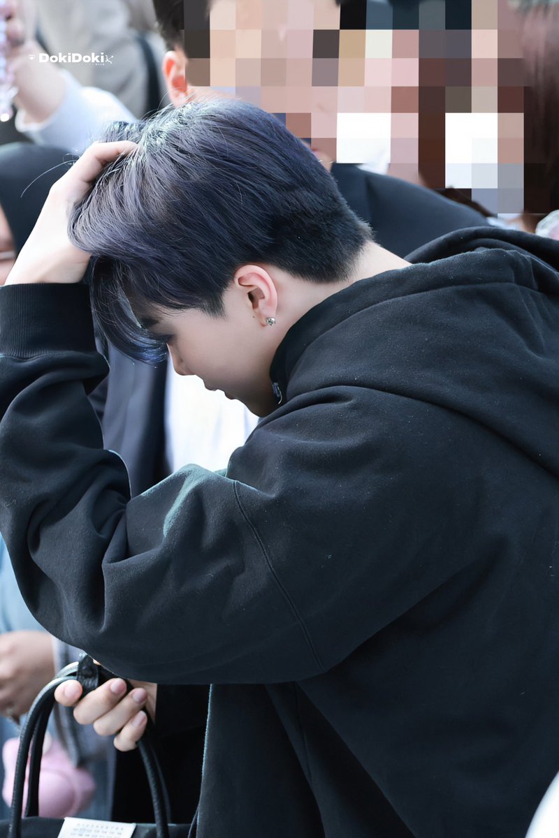 DokiDoki_0110's tweet photo. 240426 뮤뱅 출근 HQ

#박건욱 #PARKGUNWOOK #パクゴヌク #朴乾煜 #제베원 #제로베이스원 #ZEROBASEONE #ZB1 https://t.co/agiWXz3Vs3