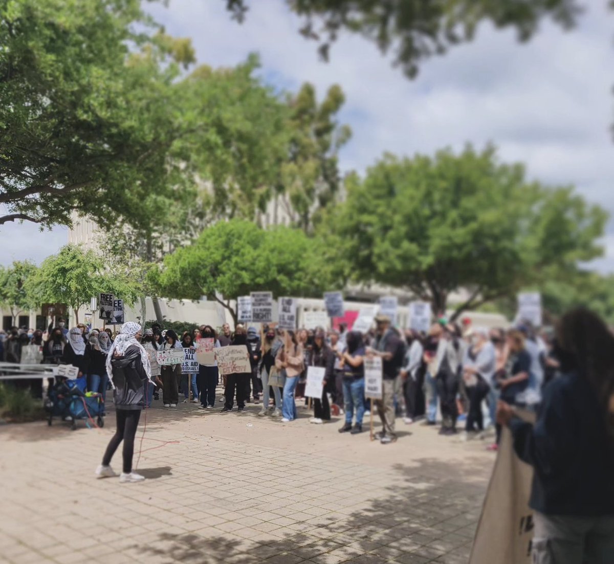 'We demand that UCI divest from Israel's genocide against Palestine'

Support your students' calls for Palestinian liberation!!
#freepalestine #uci #solidarity