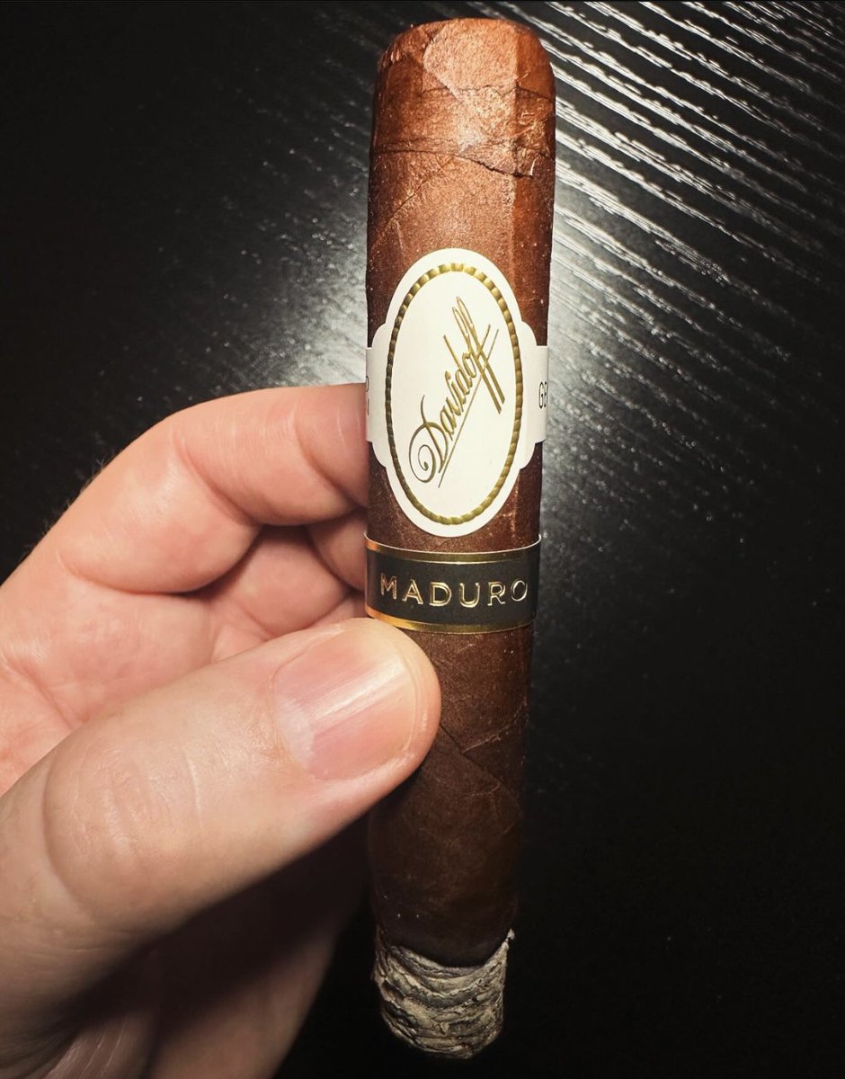 Unlike anything else in the Davidoff portfolio - Flavor profile reminds me of smoking a freshly baked brownie…#MyCigarStash 🍂🔥💨