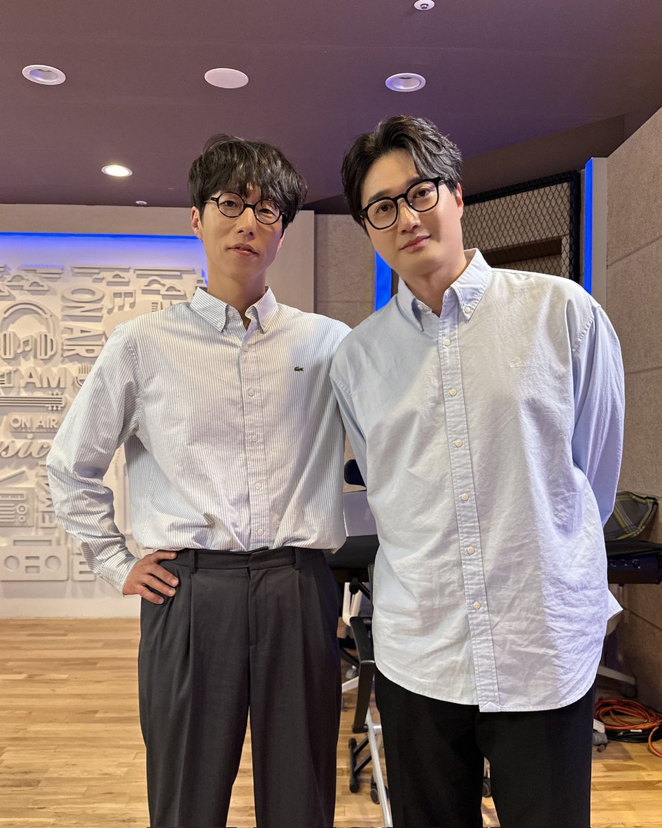 pptnzexpress's tweet photo. MBC FM4U <김이나의 별이 빛나는 밤에>✨️ 로 웃음 가득했던 지난 밤🌃

@pptnznoshel
#페퍼톤스 #PEPPERTONES 
#신재평 #이장원 
#ShinJaePyung #LeeJangWon
#TwentyPlenty #20주년 #20thANNIVERSARY https://t.co/CDW9WemDYi