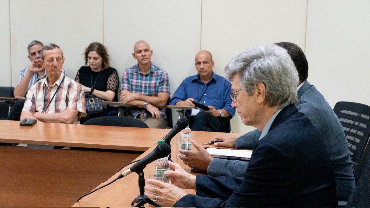 Hoy participamos en provechoso intercambio con @JeffreySachs23, reconocido economista estadounidente, profesor y asesor de @ONU_es, quien visita #Cuba 🇨🇺 para participar en el Congreso del Nuevo Orden Económico Internacional.