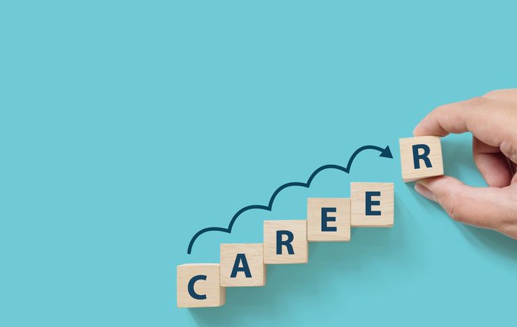 6 ways to thrive in a big #CareerTransition. buff.ly/4dey3hS #CareerChange #NewManager #NewCareerRole #Manager #CEO #Accountability