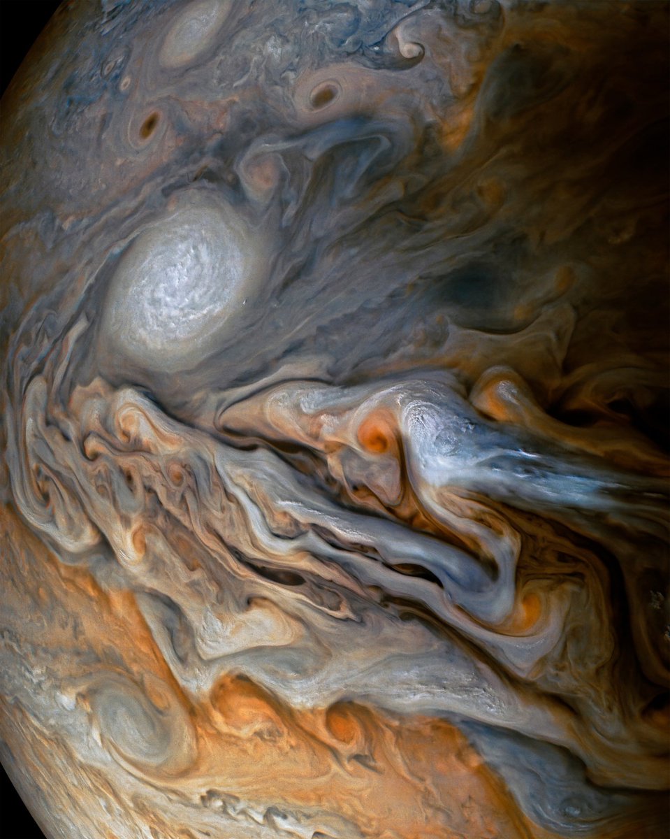 Jupiter's turbulent atmosphere through the eyes of Juno 🌀