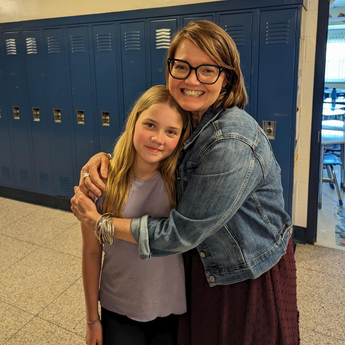 MmeSimonson's tweet photo. #TakeYourKidToWorkDay @ShoreRegional with a special mini French lesson taught by our French 3 Ss for some of our special guests https://t.co/x5zUW8N8bE
