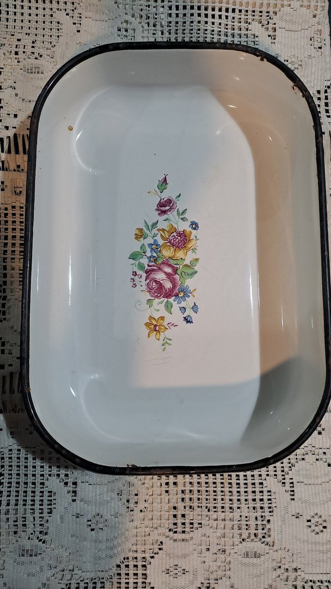 Me regalaron este pedacito de Historia 🥰
Fue un regalo de casamiento a los Abuelos de mis nenes.
Era la que se Cargaba de Tuco cada Domingo para una Familia de 6. 
Entro en esa casa el 3 de Mayo de 1959 y hoy es la primera vez que sale a la calle.