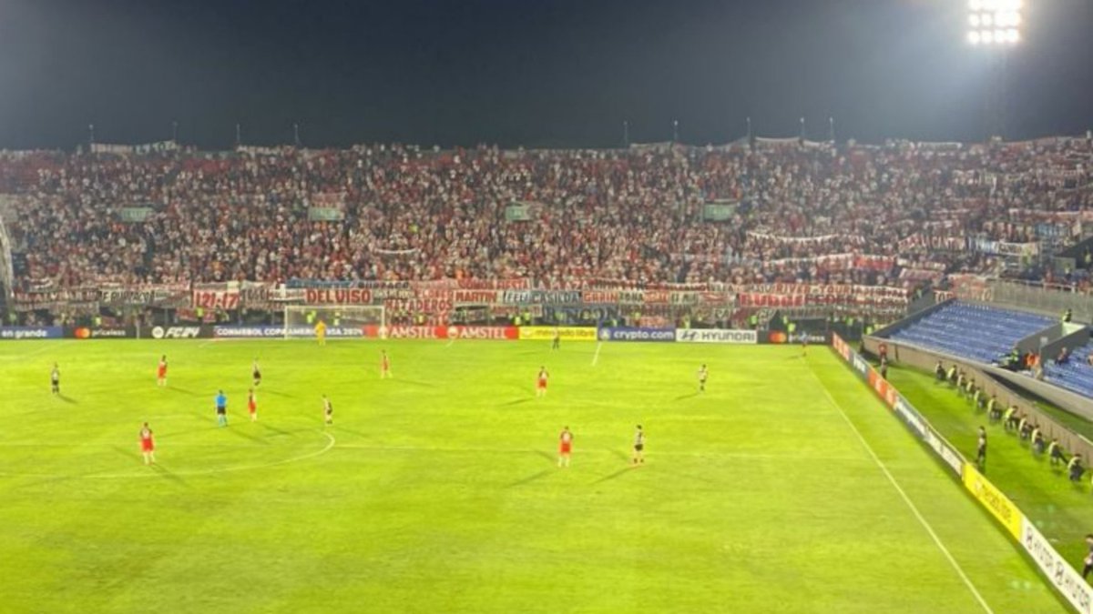 FerRomeroCarp's tweet photo. River después de perder ante su clásico rival en Paraguay/ Boca después de ganar ante su clásico rival en Brasil. Se terminó la mentira hace años. River es el club más popular del País. https://t.co/vTjpWeE7s4