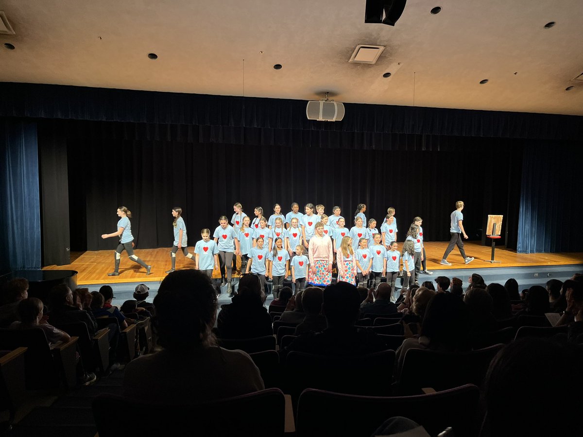 Congratulations to the cast, crew, Ms. Brown, and Mr. Ward on a fantastic and captivating show tonight! 👏👏👏 You have one more opportunity to see this creative performance tomorrow night at 7:00! @lexingtonsuper @LexPerformArts @ClarkePrincipal @folmads @DramaGirl100