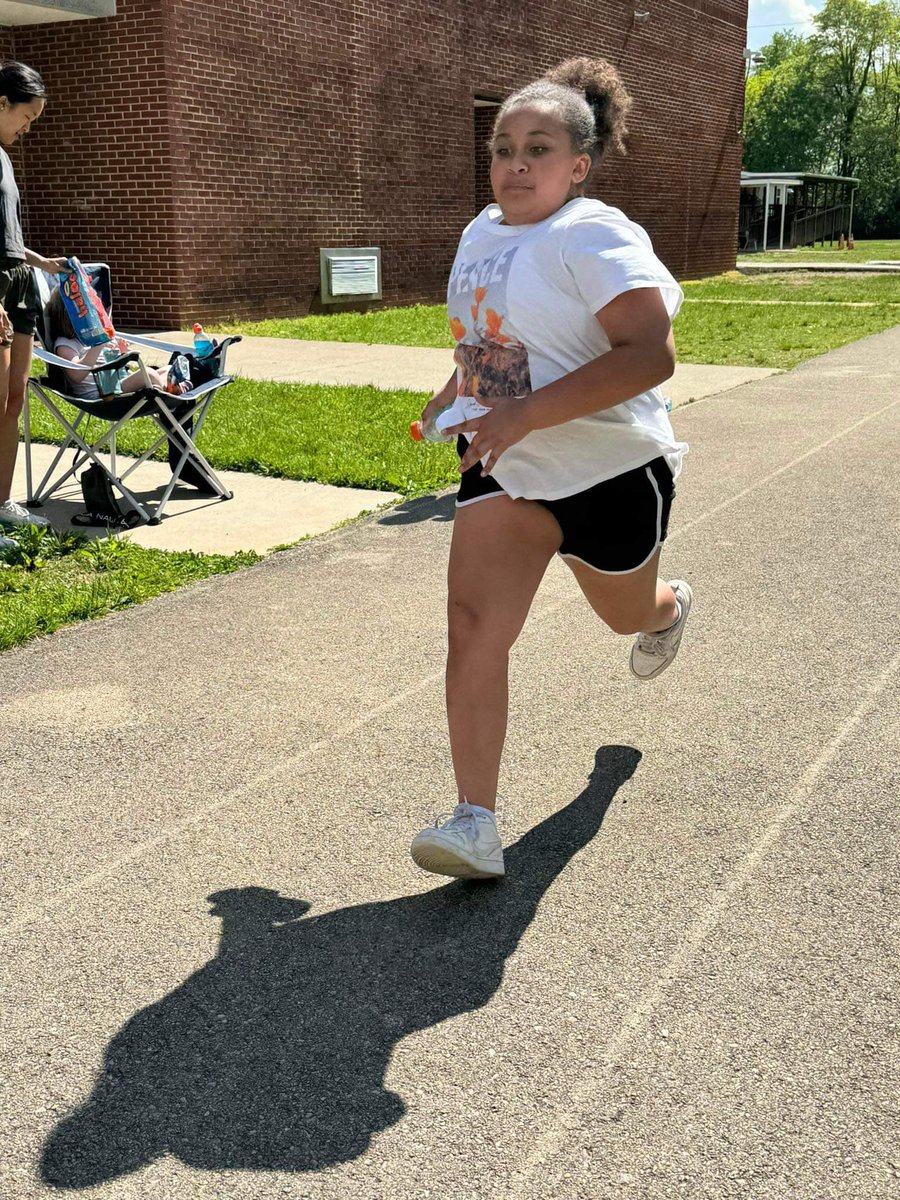 springhillelem's tweet photo. The #GirlsOnTheRun team at SHES did their practice 5K in ONE HOUR the other day! They are READY to FLY for their official 5K! 💚🐻🏃🏿‍♀️‍➡️💙

#GirlPower #kcsregion5 #BearNation #levelup https://t.co/kpFMiArWWa