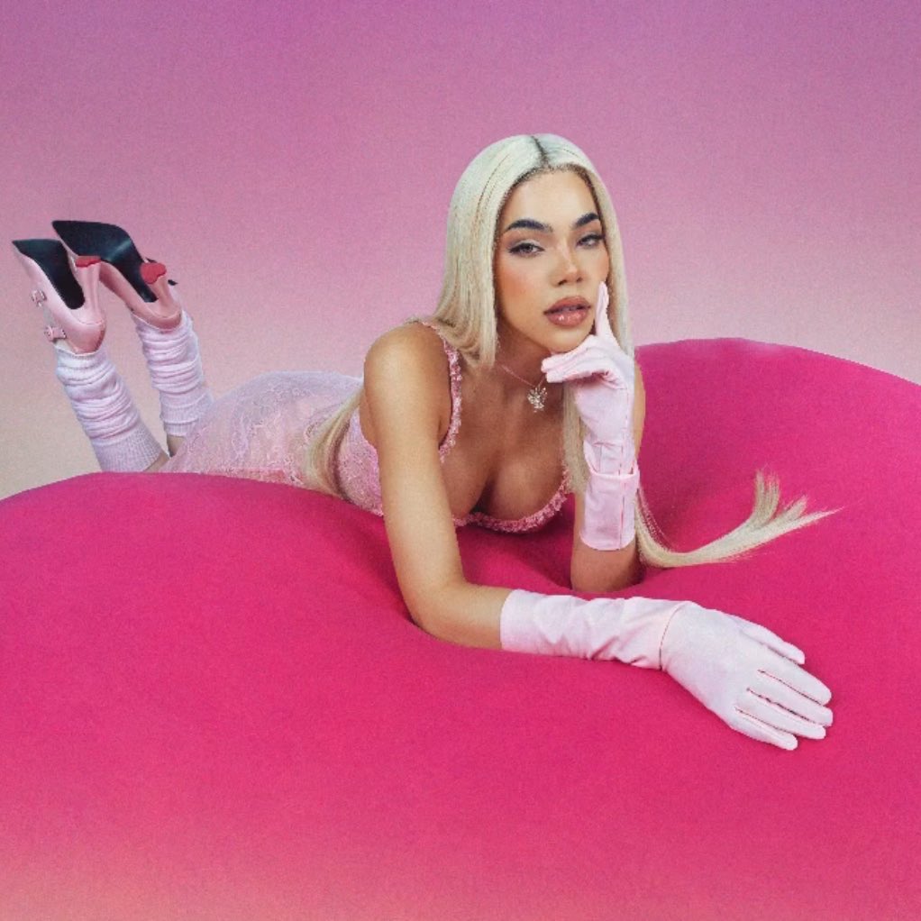 KeniaOsSitio's tweet image. “Pink Aura” de Kenia OS hace historia y con 8.2 MILLONES de streams, es ahora el álbum femenino mexicano con el MÁS GRANDE debut en Spotify.