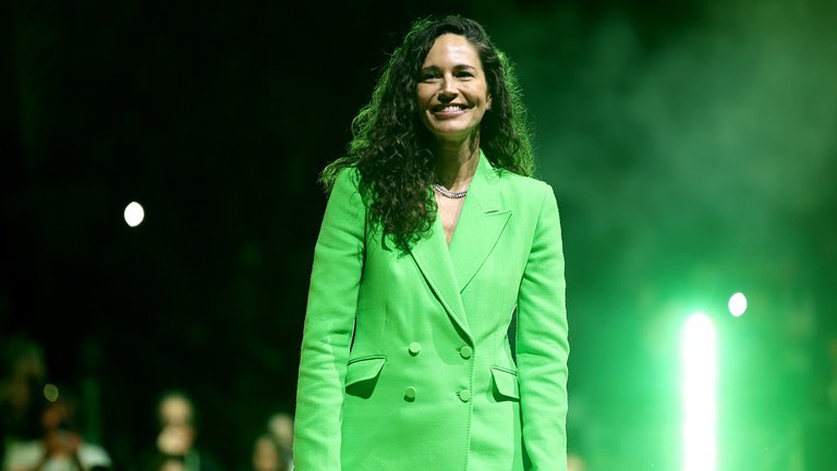 Sue Bird’s women’s #sportsbiz portfolio now includes: 🏀 Part owner of the @seattlestorm ⚽️ Part owner of @GothamFC 🖤 Co-Founder of @togethxr 🎙️ Co-Founder of @atouchmore 🦈 Chief Strategy Officer of Deep Blue (c/o @robertawbb)