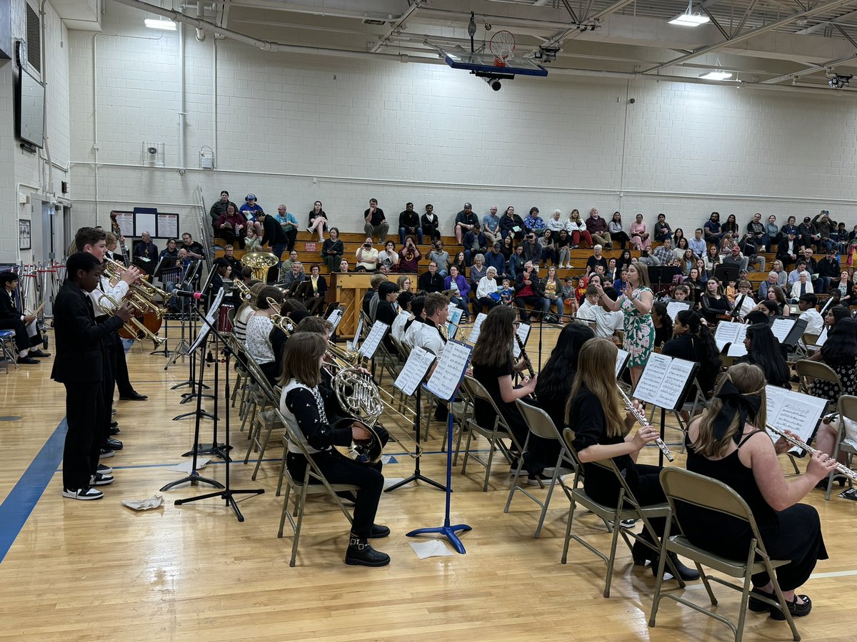 What an amazing performance by our 8th music students tonight! I’m so impressed by how talented they are! Thanks to our amazing music teachers for creating an environment to encourage our students to love music. @halfnotehoyt @MNMS_Band @HIZIMom2013 #Proud2BMPS #loveourschool