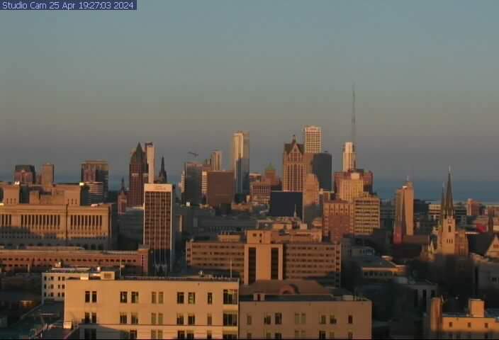 Sunset for Milwaukee at April 25, 2024 at 07:46PM! Current temperature Sunny. 46