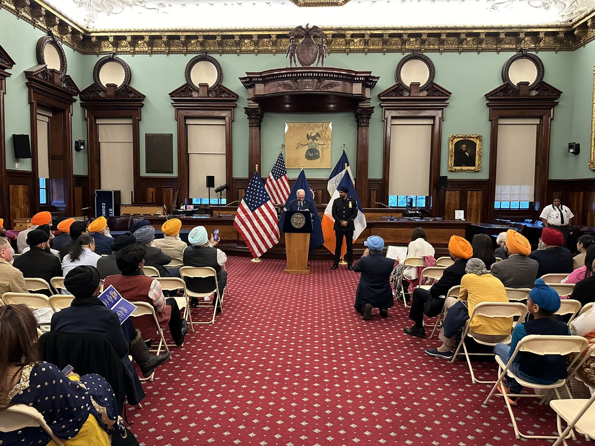 Congratulations to Sgt. Singh of @NYPDQueensSouth Community Affairs Section & the Sikh Community for receiving a proclamation highlighting and recognizing Sikh Heritage month & celebration Vaisakhi!