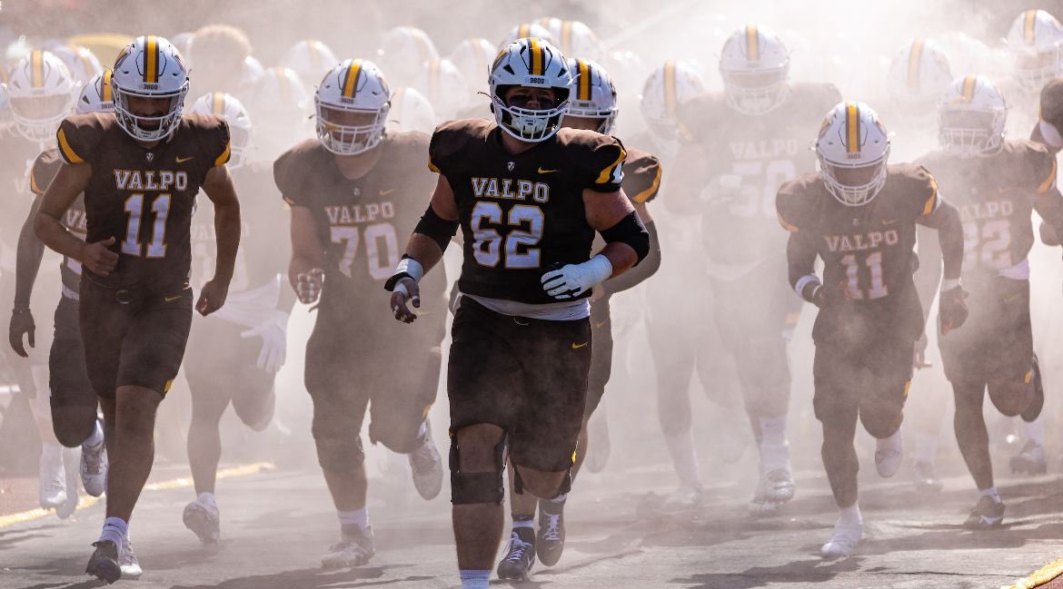 Blessed to receive a D1 Scholarship from Valparaiso University!! @CoachBriscoeWR @jnashmusic