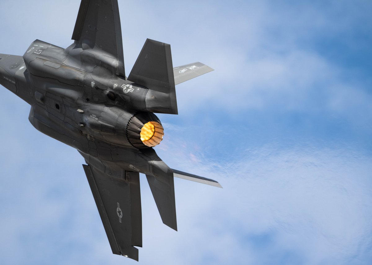 Fire power 🔥

A U.S. Air Force F-35A Lightning II assigned to the @F35demoteam performs an aerial maneuver at Laughlin Air Force Base, Texas.