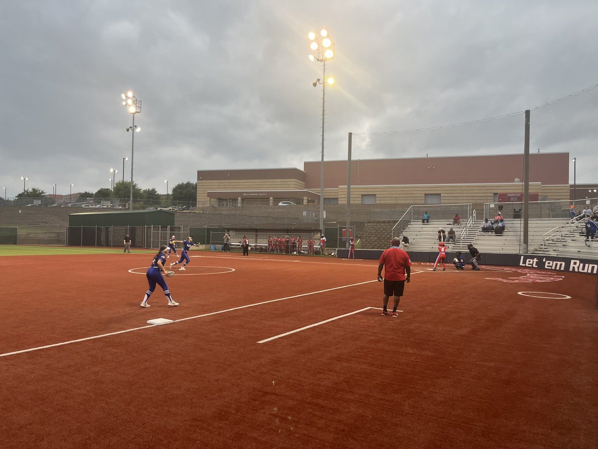 Playoffs have arrived for Van Alstyne! Panthers taking on Dallas Carter. Highlights tonight! @VAHSpanther