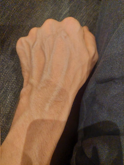 Mandatory hand posting https://t.co/KBH6Wj0Evn