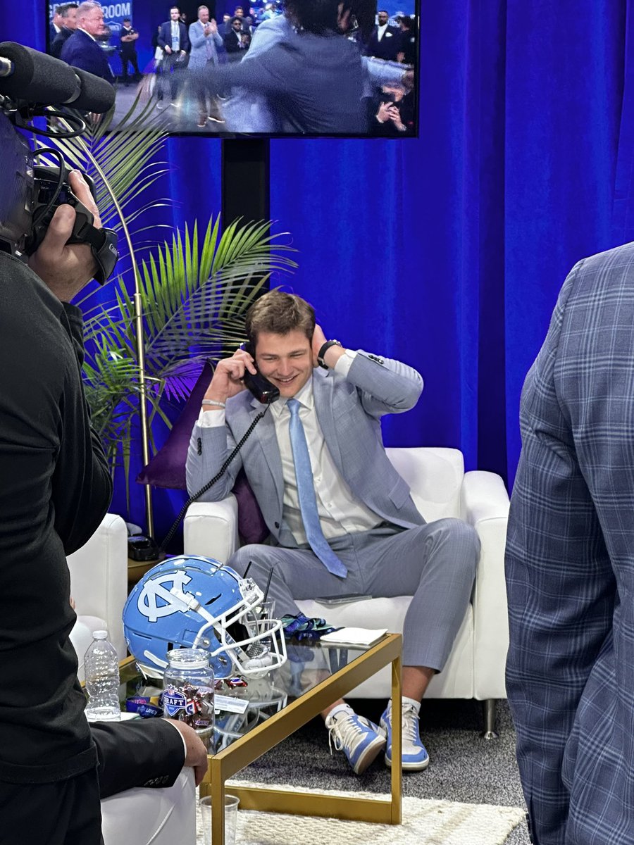 MikeReiss's tweet photo. From those on the ground in Detroit: That moment when Drake Maye picked up the phone and the Patriots were on the line. https://t.co/CZiXVyqK33