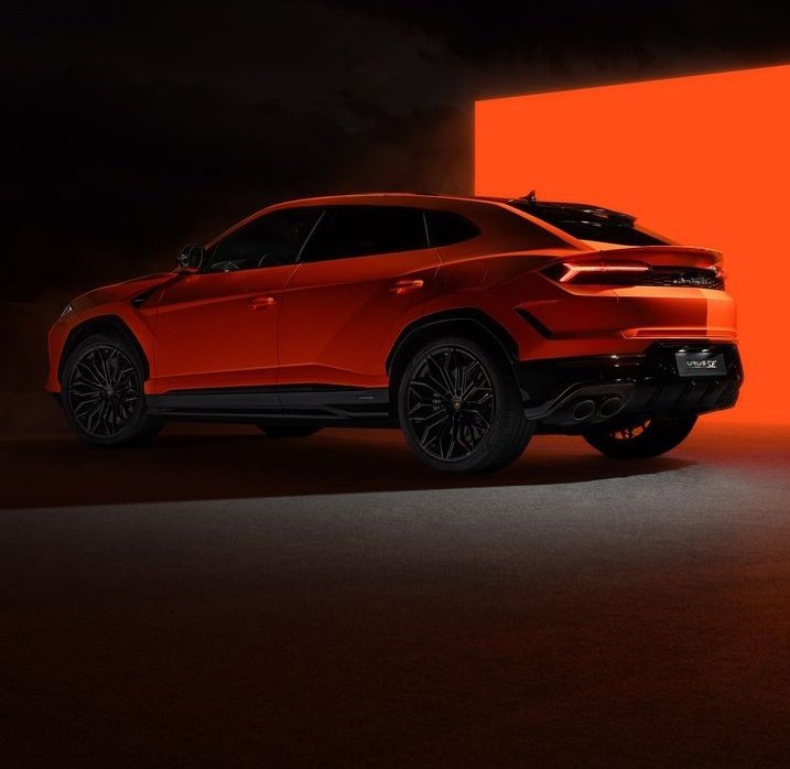 CarNerd_02's tweet image. The All New Lamborghini Urus SE 🤤... Hot innit 🔥 #Lamborghini #Binance #carnerd