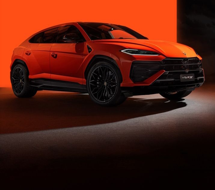 CarNerd_02's tweet image. The All New Lamborghini Urus SE 🤤... Hot innit 🔥 #Lamborghini #Binance #carnerd