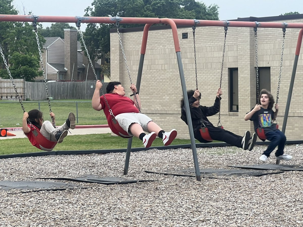 ChisdHighpointe's tweet photo. Thank you to our amazing PTA for hosting a Family Fun Night. Our scholars had a blast! @cedarhillisd #HPEfun https://t.co/HH1f4MSMDL