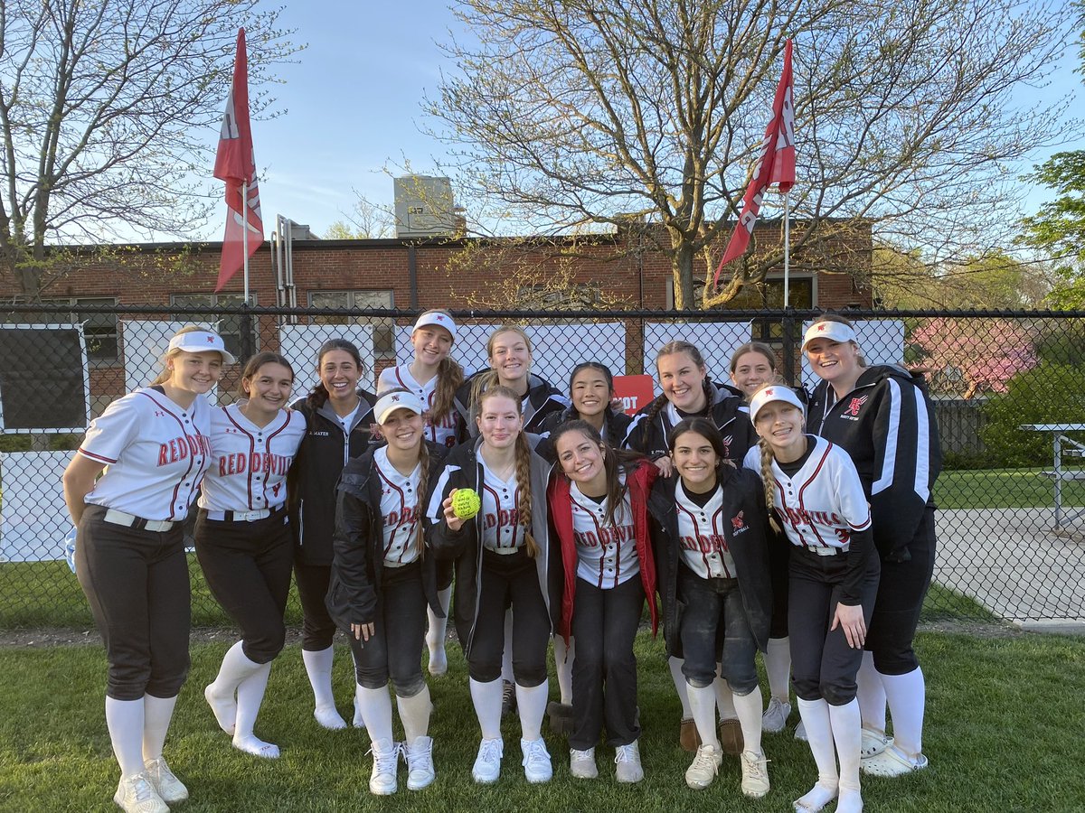 Varsity softball beat Morton today 17-2. Freshman, Elle Kinder with her first varsity win and seven strikeouts. Senior, Annie Mayer 2-3 with a grand slam. It was a great senior day!