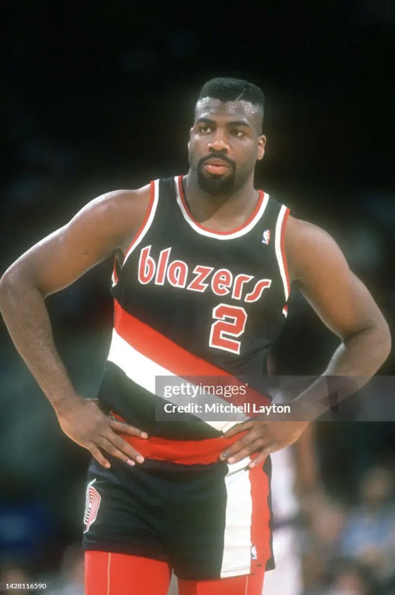 77Blazers's tweet photo. #HBD to @trailblazers great #MarkBryant
Bryant played 7 seasons with the #Blazers and averaged 5 points and 3.5 rebounds as a backup power forward and center behind #BuckWilliams and #KevinDuckworth.
After being selected by #Portland with the 21st pick in the 1st RD of the 1988 @#NBA Draft out of @SetonHallMBB, Bryant played 15 years in the @NBA. Since retiring in 2003, Bryant has been an Asst. Coach with various teams since 2004.
#RipCity #ThisDateinBlazersHistory