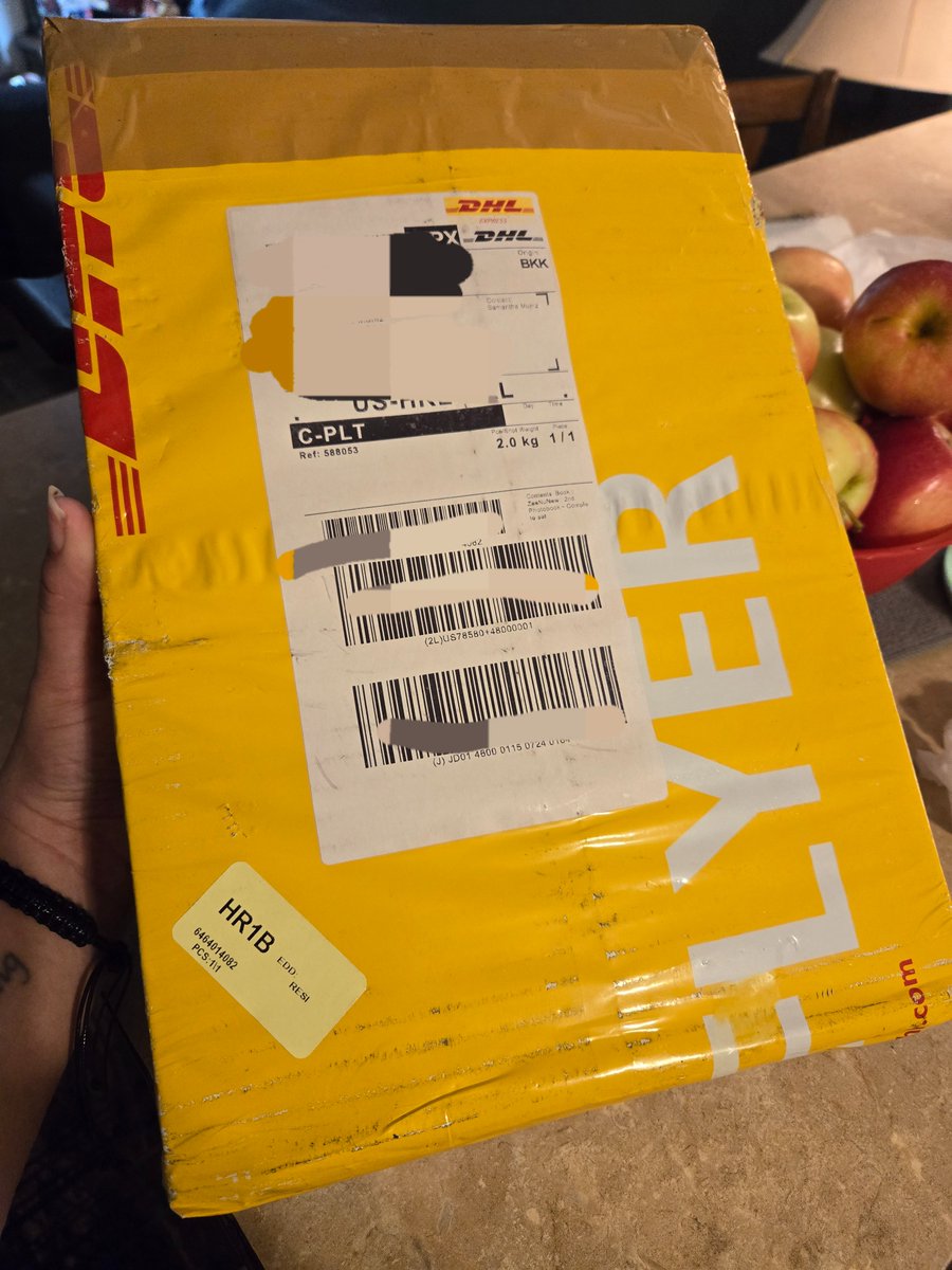 My photobooks just arrived!! I'm so excited to look through it in a bit!!  🥹🥰 Why am I nervous? 🥺🤭

 #ZeeNuNewBeCloser
#ZeeNuNew #ZeeNuNew2ndPhotobook