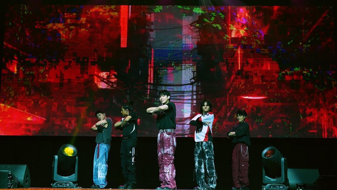 Salamat sa pagtatag ng bandera ng Pilipinas, SB19 (<a href="/SB19Official/">SB19 Official</a>)! 🙌🏻

The Dubai leg of the P-pop supergroup's "Pagtatag!" world tour finally happened on April 24, after its cancellation last November.

"World Tour Dubai has finally happened, and it was worth every moment," the