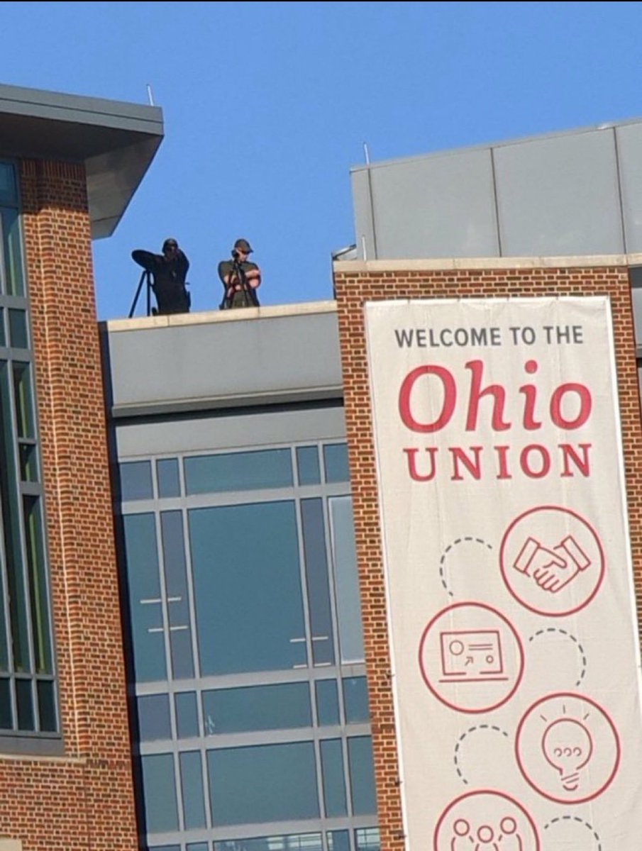 🇺🇸 SNIPERS PLACED AT OHIO AND INDIANA UNIVERSITY FOR STUDENT PROTESTS

Police snipers are pictured positioned on the roof of the Indiana Memorial Union at Indiana University Bloomington and Ohio State University.

The sniper allegedly overlooks a student encampment protesting the